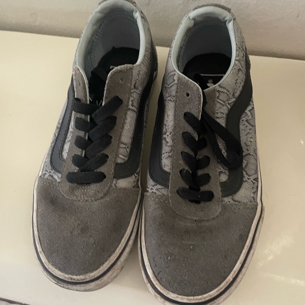 Vans lot 2 pairs